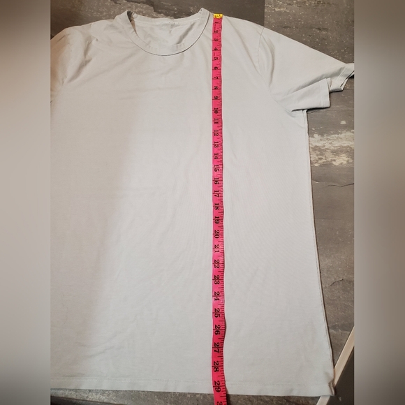 Bundle of 2 Lululemon soft short sleeves shirt. Orange. Very light grey. Men XL. - Picture 6 of 11